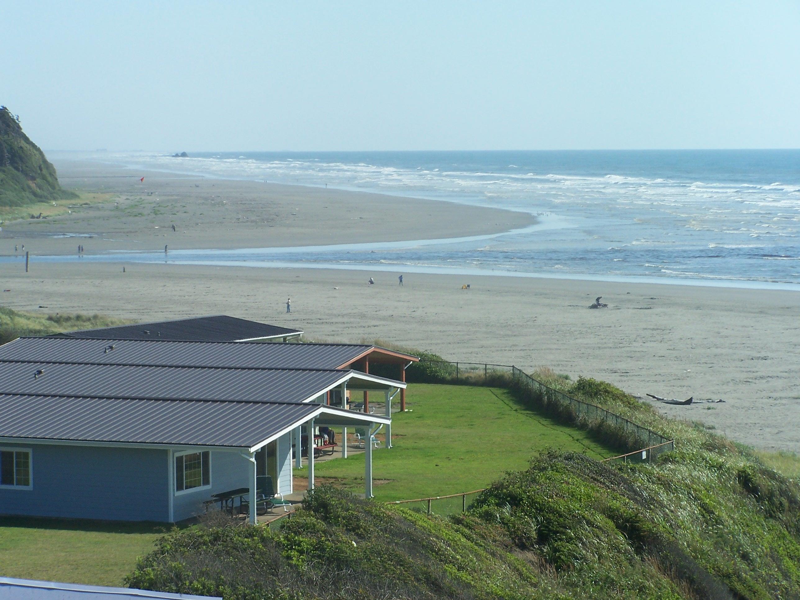 Deluxe Cottages overlooking bluff at Pacific Beach Resort